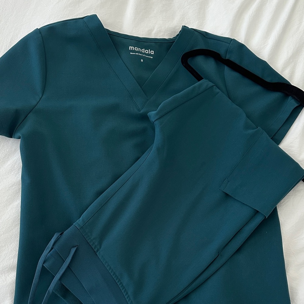 Mandala Carribean blue Scrub top and bottom size small petite